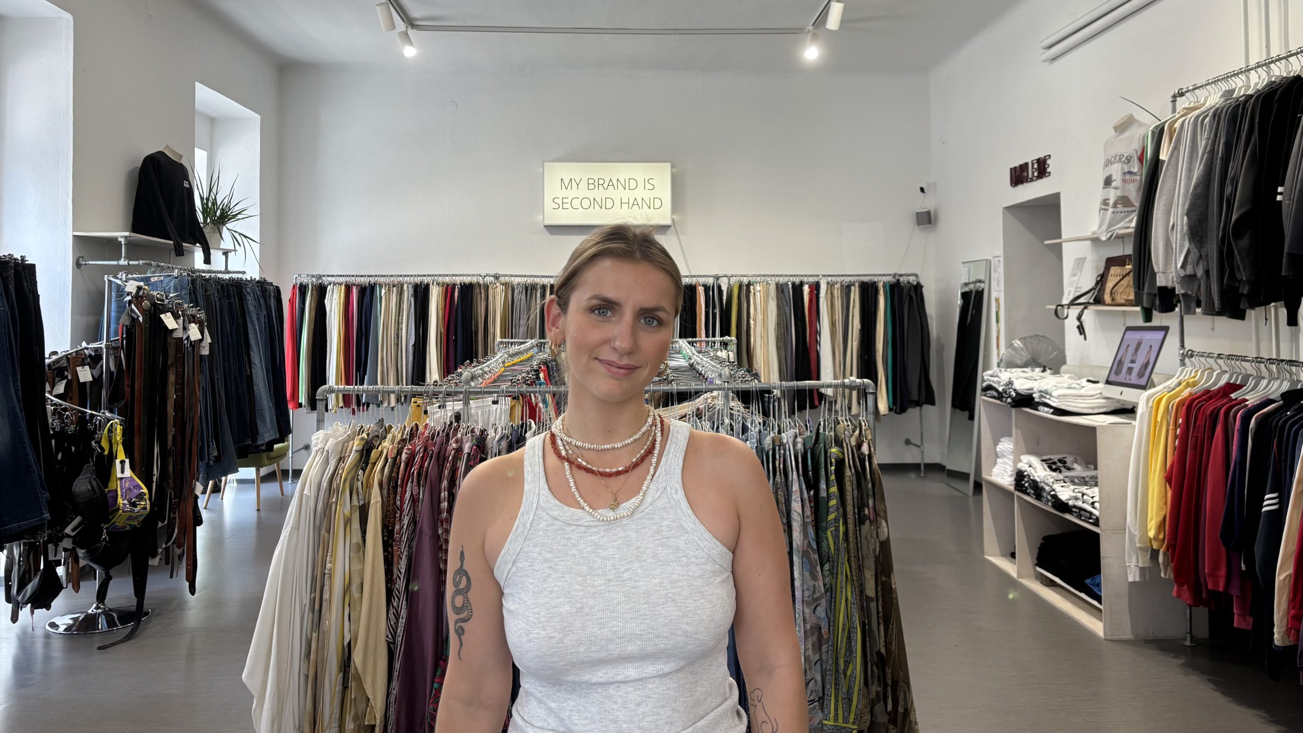 Anna-Lena Reck im Dogdays-of-Summer-Geschäft in der Volksgartenstraße.