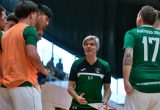 Trainer Mag. Gilbert Prilasnig gibt Anweisungen für sein Team