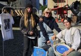Drei Mitgliederinnen von Raum 117 am Gelände der Rösselmühle