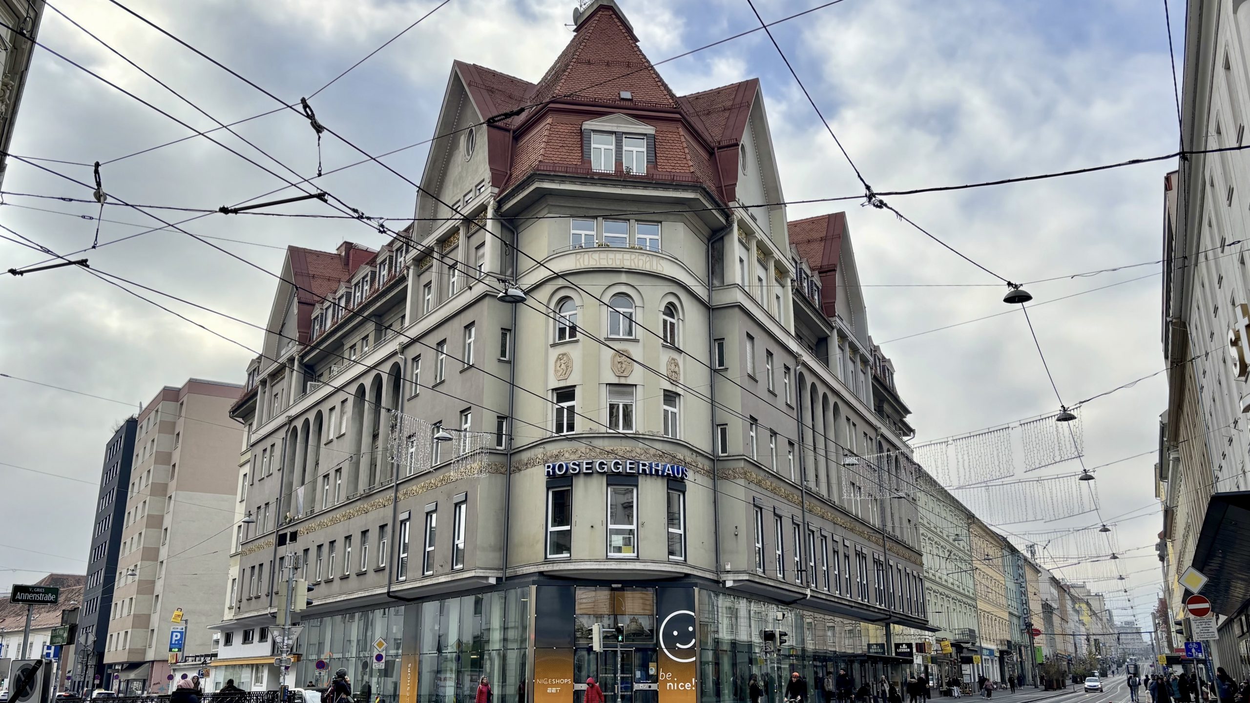 Auf dem Bild ist das heutige Roseggerhaus in der Annenstraße zu sehen.