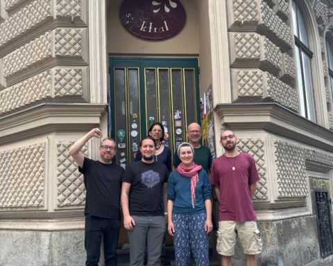 Eingang Spektral mit Team, See (Hinten-Mitte)