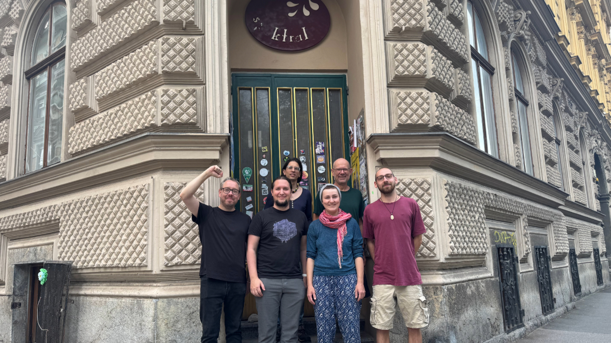 Eingang Spektral mit Team, See (Hinten-Mitte)