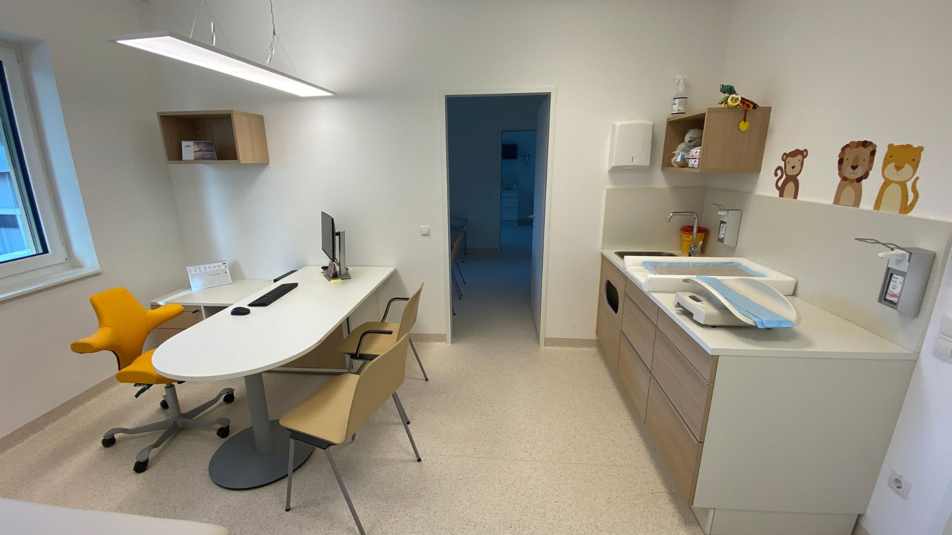 In dem Behandlungszimmer von Domenica werden alle Fragen zum Thema Frauengesundheit beantwortet.