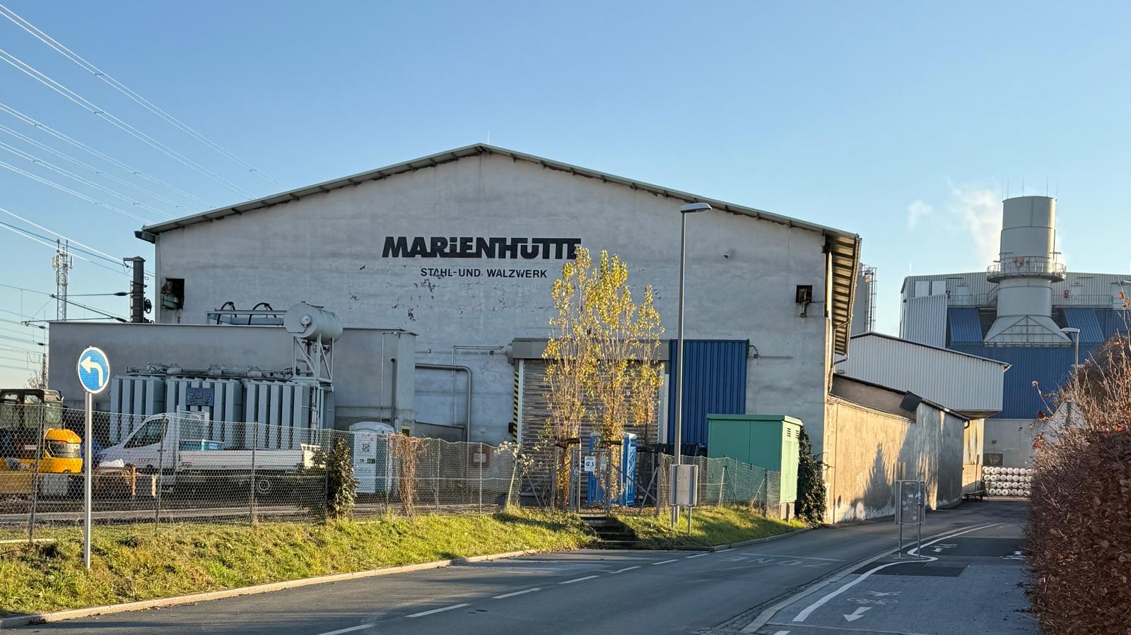 Der Eingang zum Werksgelände der Marienhütte - Bild: Victoria Ellmauer